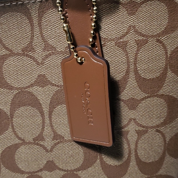 Designer Handbag - Picture 4 of 11